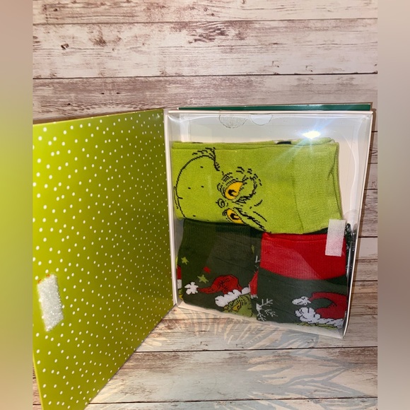 Bioworld Underwear & Socks The Grinch Mens Three Pair Of Crew Socks